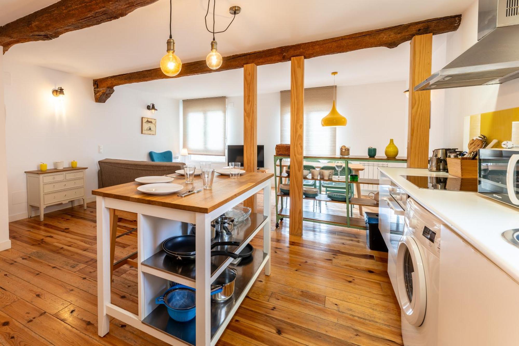 Warm And Inviting, Central Location By Urbanhosting Santander Ngoại thất bức ảnh
